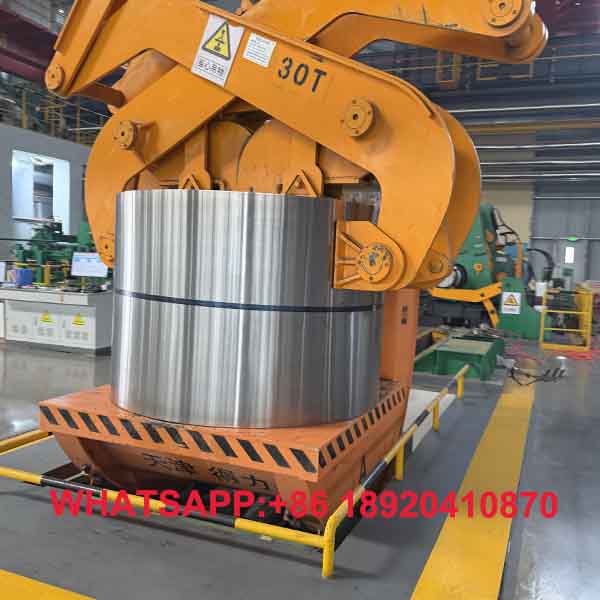 Proses Pengangkatan Produk di Pabrik Cold Rolled Steel