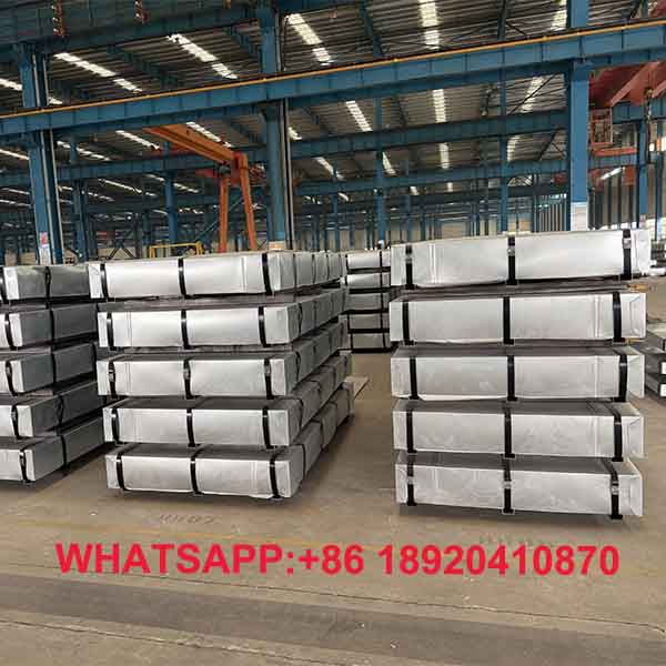 Kondisi penyimpanan persediaan stok ready volume masif untuk kargo Bahan Atap Spandek