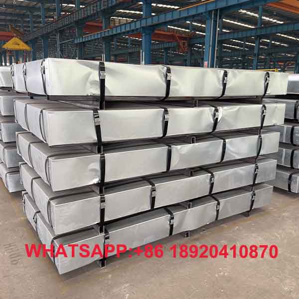 Penyimpanan volume masif pelat besi mikro boron di dalam workshop eksportir atap galvanis