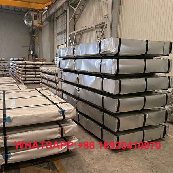 Deretan palet baja kromat berstandar SNI yang dikhususkan untuk kargo Jual plat galvanis lembaran