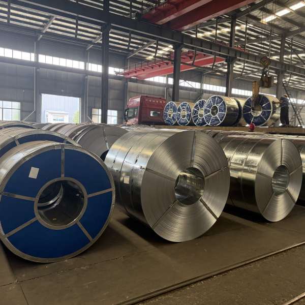 Multi-layer reinforced export steel strip packaging preventing lateral movement